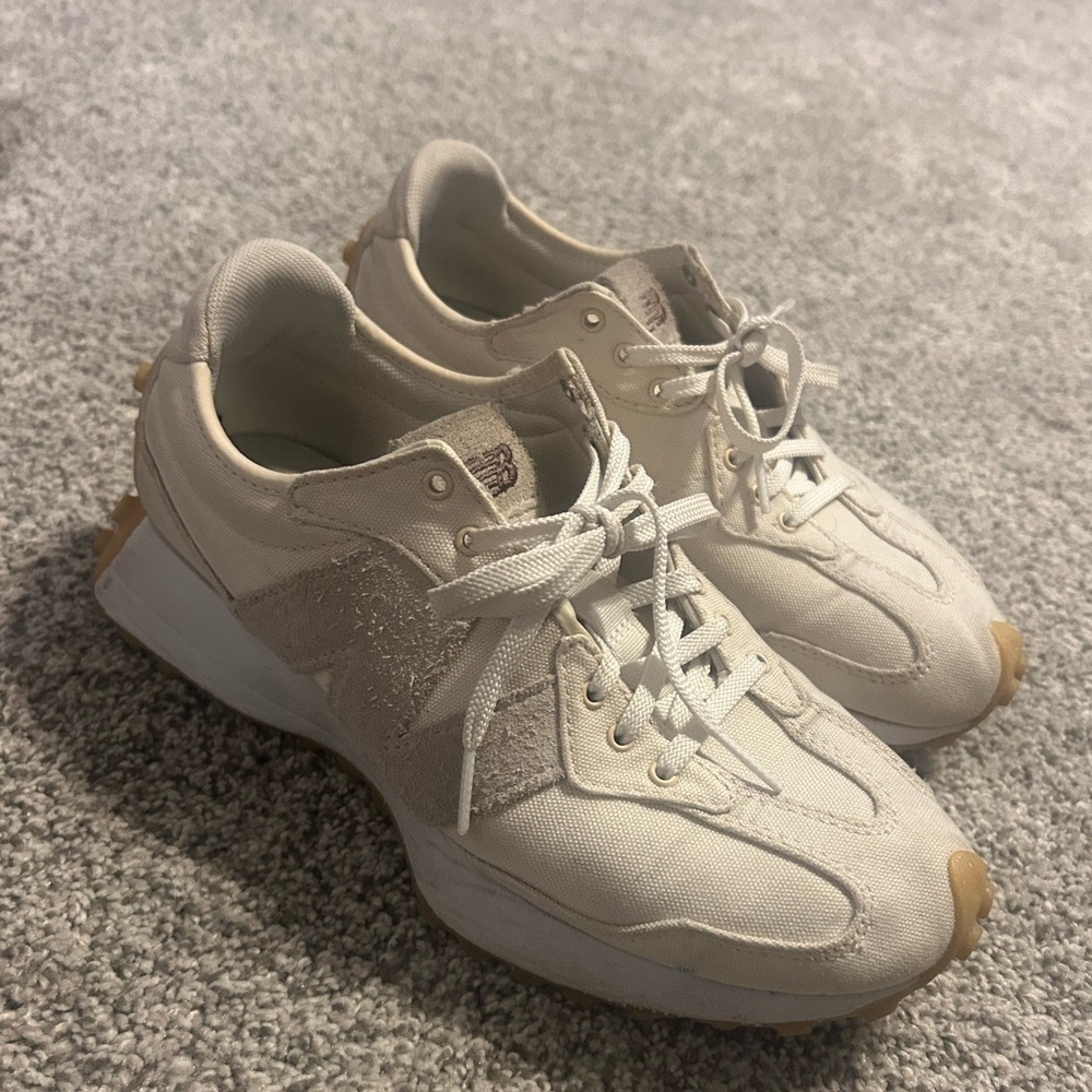 Women's New Balance 327 Sneakers size 8.5